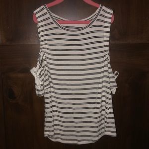 Black and white stripped t